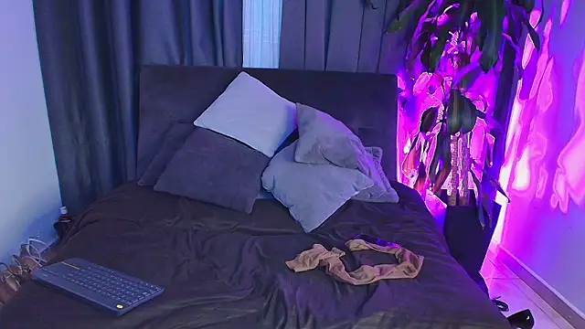 Aliciawonderxx online show from March 1, 11:18 pm