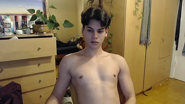 Snapshot of tomas_boy20 chatting on December 27, 9:11 pm tomas boy20 online show from December 27, 9:11 pm