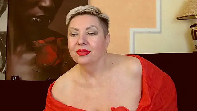 Snapshot of LadyPosh chatting on December 7, 4:20 am LadyPosh online show from December 7, 4:20 am