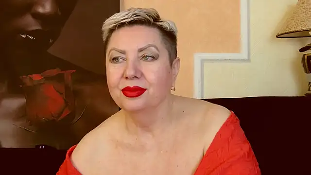 Snapshot of LadyPosh chatting on December 10, 10:05 pm LadyPosh online show from December 10, 10:05 pm