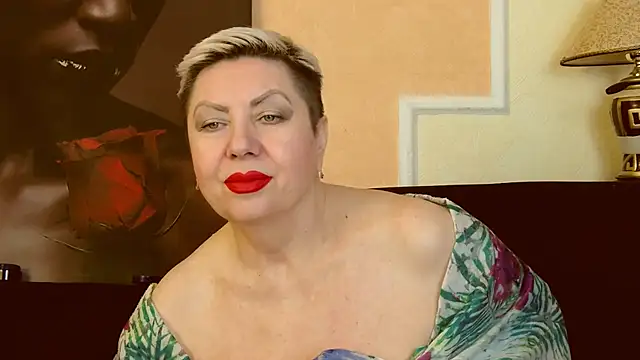 Snapshot of LadyPosh chatting on December 18, 10:02 pm LadyPosh online show from December 18, 10:02 pm