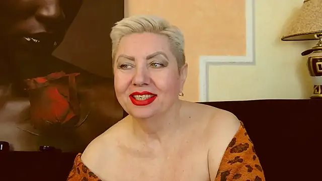 Snapshot of LadyPosh chatting on January 3, 9:47 pm LadyPosh online show from January 3, 9:47 pm