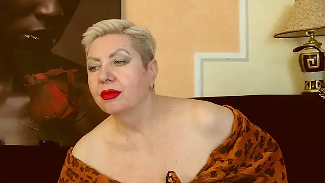Snapshot of LadyPosh chatting on January 10, 1:32 am LadyPosh online show from January 10, 1:32 am