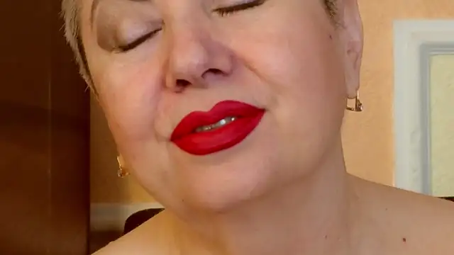 Snapshot of LadyPosh chatting on September 17, 8:32 pm LadyPosh online show from September 17, 8:32 pm