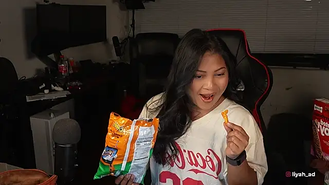 Bubbleliyah online show from November 12, 1:39 am