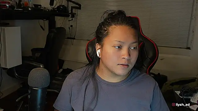 Bubbleliyah online show from February 4, 2:39 am