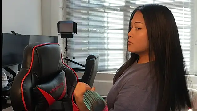 Bubbleliyah online show from April 1, 1:41 pm