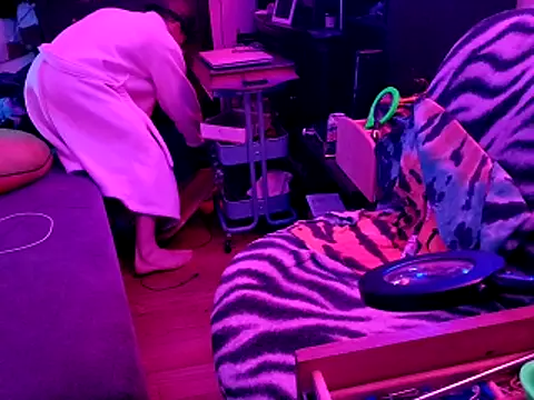 justinewe69 online show from March 31, 7:42 am