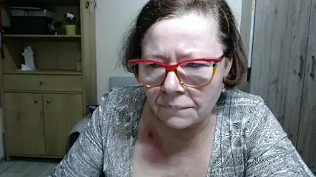 Adelewildx online show from April 25, 8:39 pm