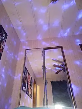 Snapshot of LouisianaBoobs chatting on September 26, 12:14 am LouisianaBoobs online show from September 26, 12:14 am