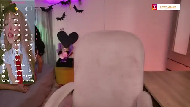 Snapshot of YourKatt chatting on October 5, 3:27 am YourKatt online show from October 5, 3:27 am