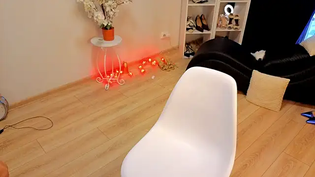 CaringSophie online show from March 6, 11:28 am