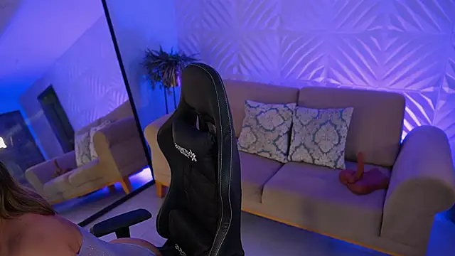 KylaMorrison online show from March 27, 11:43 am