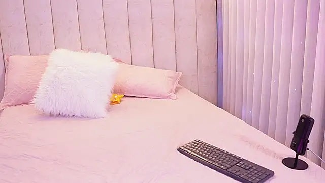 emyli sw  online show from December 15, 3:11 am