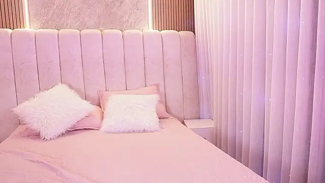 emyli sw  online show from March 31, 3:19 am