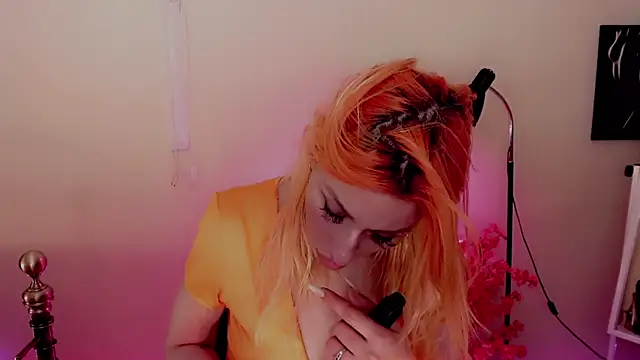 AnnieGOld  online show from December 28, 2:11 am