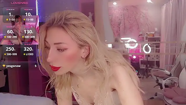 AnnieGOld  online show from November 8, 11:14 pm