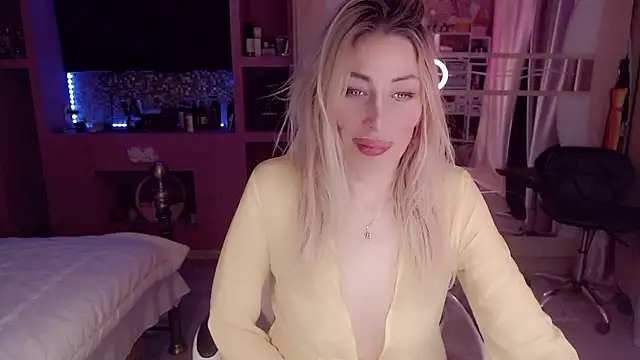 AnnieGOld  online show from January 10, 11:31 pm