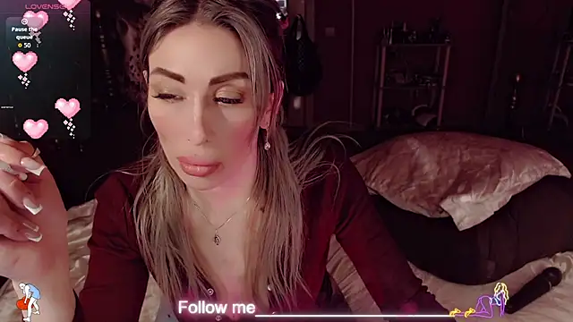 AnnieGOld  online show from February 15, 8:02 am