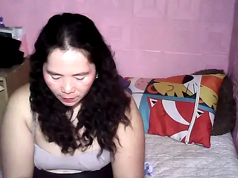 Snapshot of hotpusie_4u chatting on October 13, 5:35 pm hotpusie 4u online show from October 13, 5:35 pm