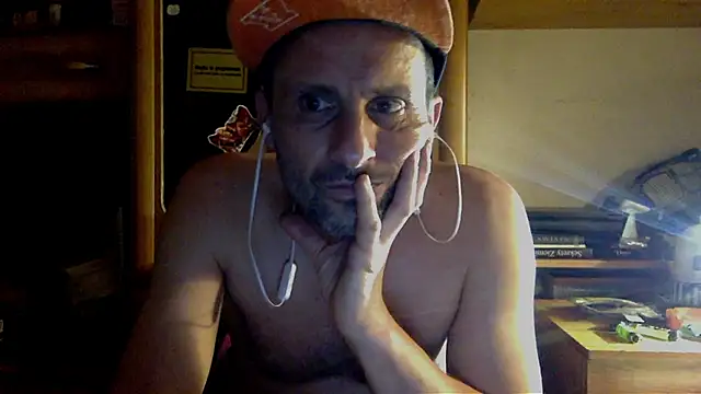 Snapshot of FireFox_Feel chatting on December 8, 2:49 am FireFox Feel online show from December 8, 2:49 am