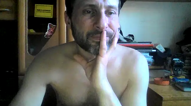 Snapshot of FireFox_Feel chatting on March 8, 3:35 pm FireFox Feel online show from March 8, 3:35 pm