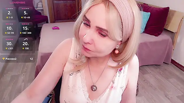 Snapshot of _unique_cam_ chatting on December 7, 8:22 am unique cam online show from December 7, 8:22 am