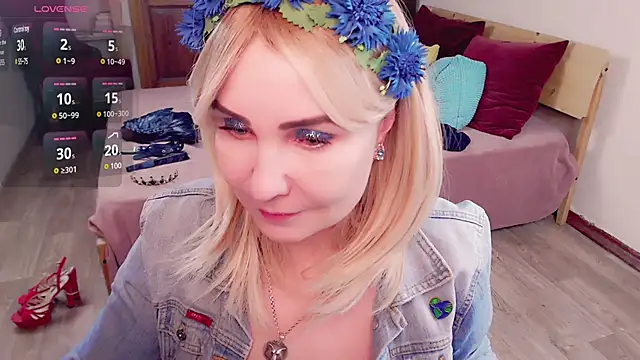 Snapshot of _unique_cam_ chatting on February 2, 8:57 am unique cam online show from February 2, 8:57 am