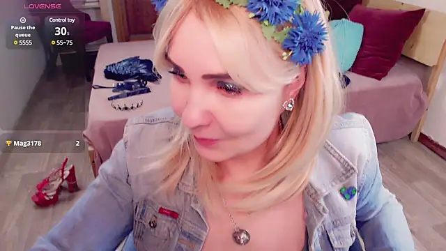 Snapshot of _unique_cam_ chatting on February 2, 12:02 pm unique cam online show from February 2, 12:02 pm