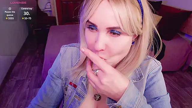 Snapshot of _unique_cam_ chatting on March 15, 7:53 am unique cam online show from March 15, 7:53 am