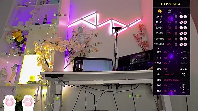 Snapshot of Elena-Marilyn chatting on April 29, 8:37 pm Elena-Marilyn online show from April 29, 8:37 pm