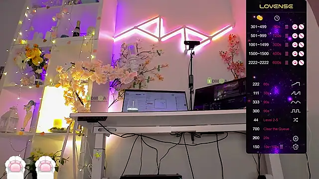 Snapshot of Elena-Marilyn chatting on May 4, 8:38 pm Elena-Marilyn online show from May 4, 8:38 pm