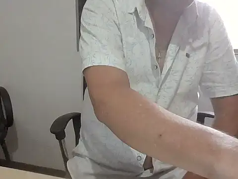 Snapshot of niceguyjr chatting on October 5, 9:02 pm niceguyjr online show from October 5, 9:02 pm