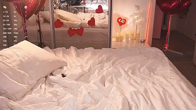 Snapshot of Ffoxyflame chatting on February 14, 2:39 am Ffoxyflame online show from February 14, 2:39 am