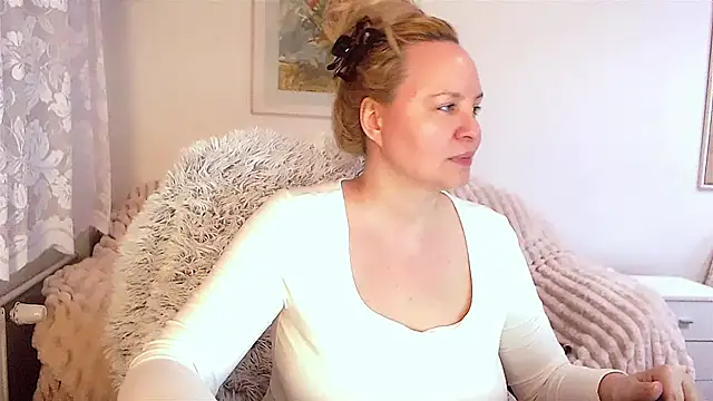 Sarah4you online show from January 11, 9:36 pm