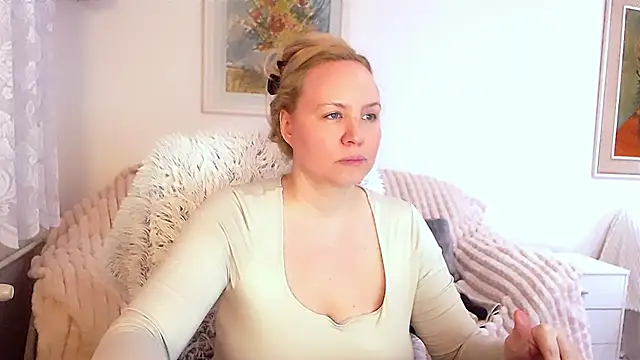 Sarah4you online show from February 25, 9:35 pm