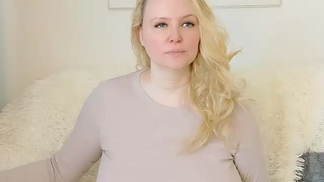 Snapshot of Sarah4you chatting on April 26, 2:37 pm Sarah4you online show from April 26, 2:37 pm