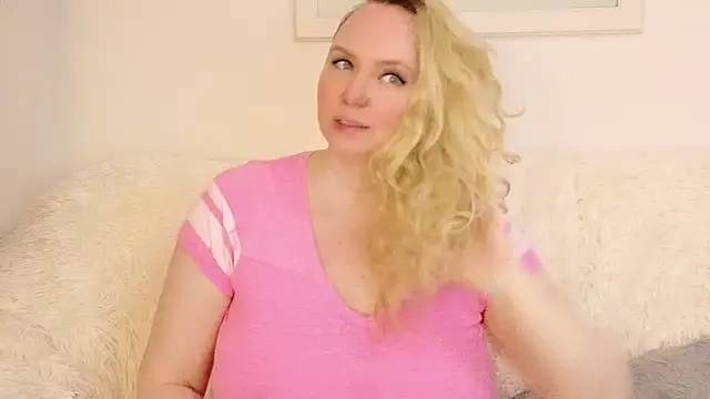Snapshot of Sarah4you chatting on June 28, 1:17 pm Sarah4you online show from June 28, 1:17 pm