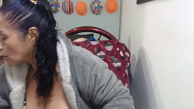 Snapshot of sexytitshot126 chatting on June 27, 5:18 pm sexytitshot126 online show from June 27, 5:18 pm