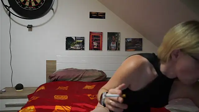 Moistdevil online show from November 18, 4:11 pm