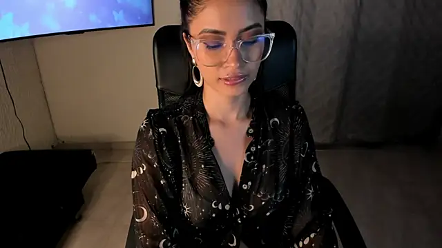 Snapshot of PaulinaBelushi chatting on July 15, 3:23 am PaulinaBelushi online show from July 15, 3:23 am