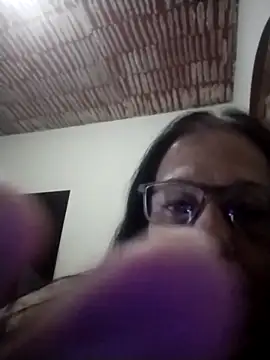 Snapshot of catdool chatting on May 9, 12:27 am catdool online show from May 9, 12:27 am