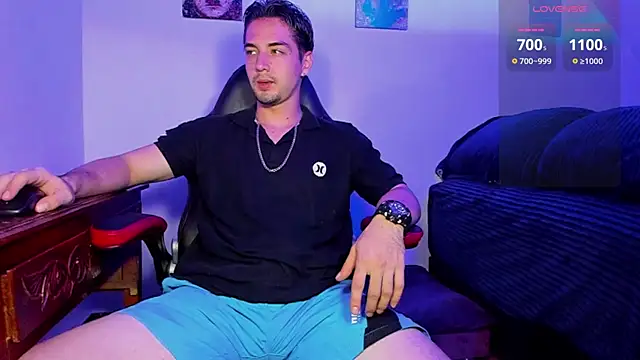 Snapshot of Alex_smith00 chatting on January 9, 11:24 pm Alex smith00 online show from January 9, 11:24 pm