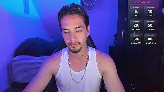 Snapshot of Alex_smith00 chatting on January 23, 11:47 pm Alex smith00 online show from January 23, 11:47 pm