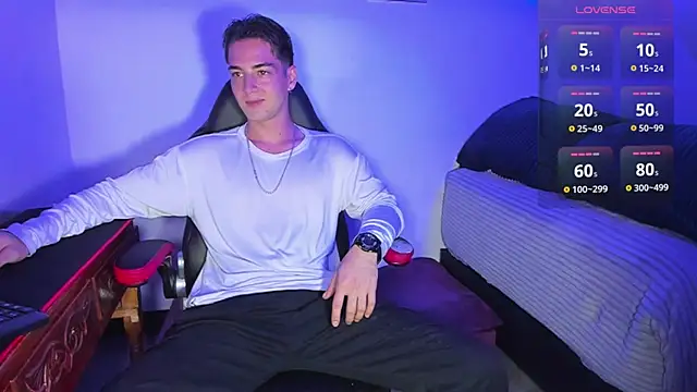 Snapshot of Alex_smith00 chatting on March 1, 2:48 am Alex smith00 online show from March 1, 2:48 am