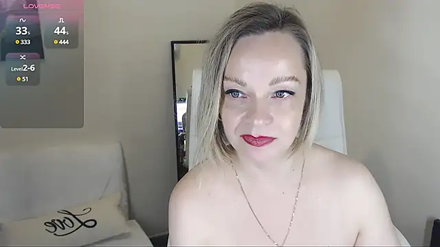Tilly Eliot online show from December 30, 7:11 pm