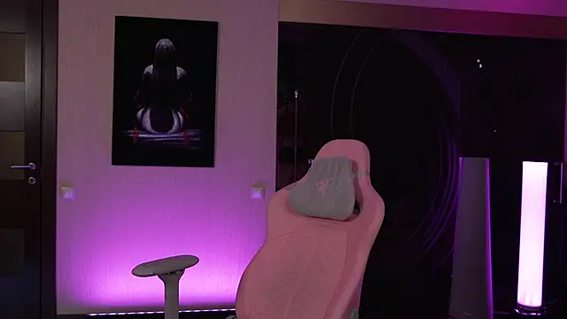 Snapshot of GirlGogo chatting on February 9, 11:20 pm GirlGogo online show from February 9, 11:20 pm