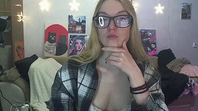 SecretSophia online show from March 1, 9:17 pm