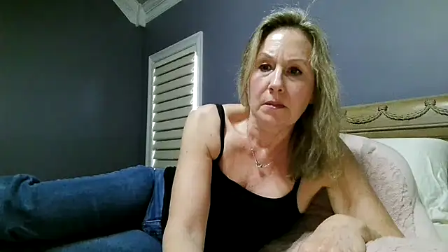 Lisaisluscious online show from April 18, 2:32 pm