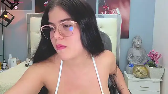 pearl weet online show from December 5, 6:26 pm